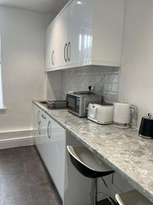 מרת'יר טידפיל Town Centre Studio Flat מראה חיצוני תמונה